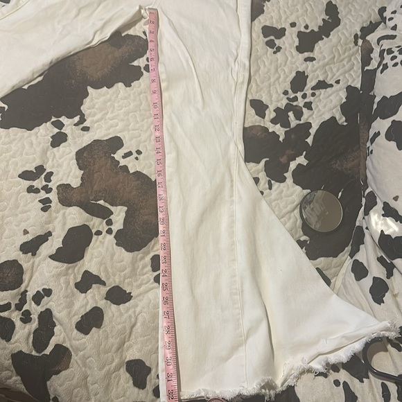 L&b small bell bottom white stretch jean material - Picture 4 of 5